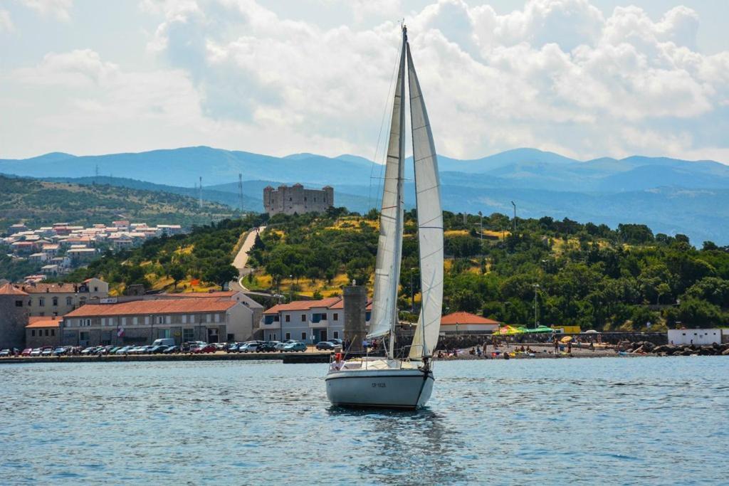 In Apartment Senj  Bagian luar foto