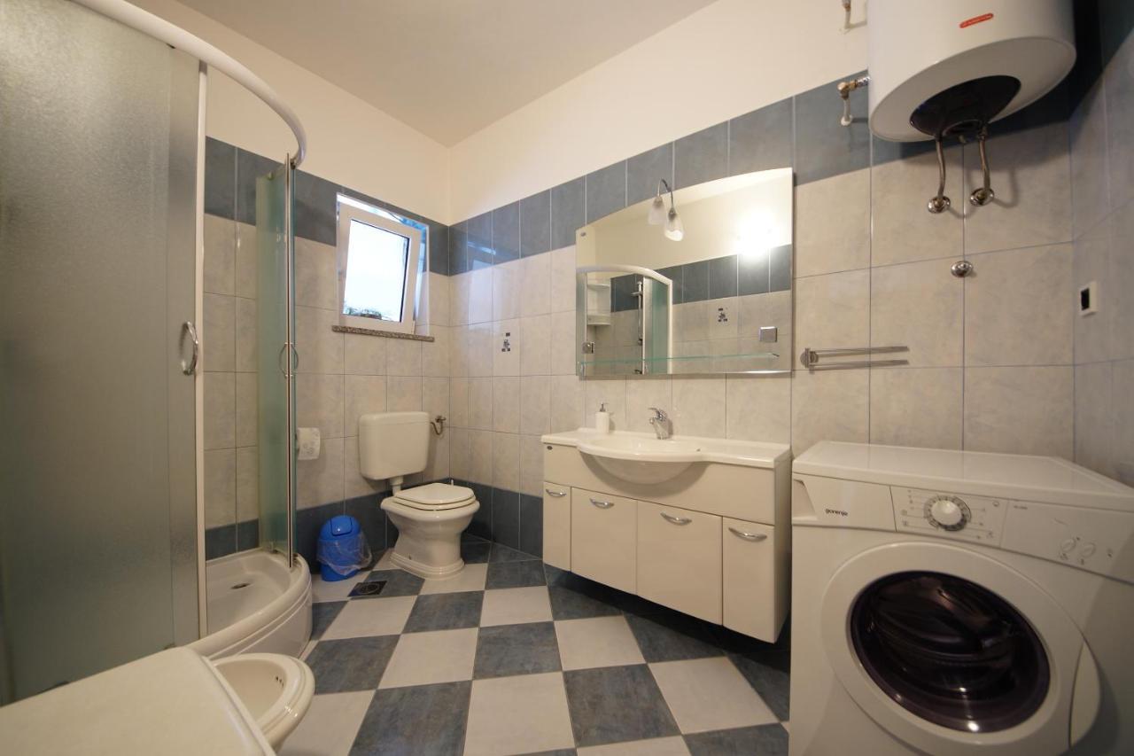 In Apartment Senj  Bagian luar foto