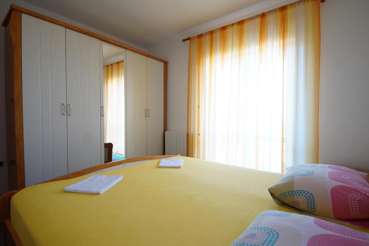 In Apartment Senj  Bagian luar foto